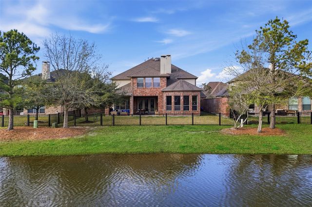 11 Kayak Ridge Drive, The Woodlands, TX 77389