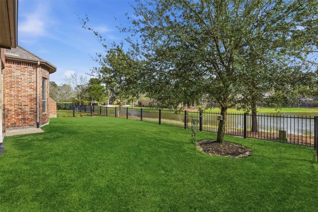 11 Kayak Ridge Drive, The Woodlands, TX 77389