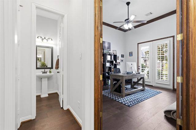 11 Kayak Ridge Drive, The Woodlands, TX 77389