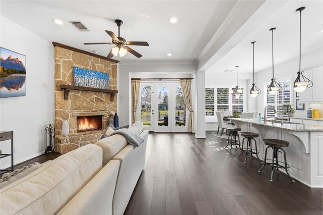 11 Kayak Ridge Drive, The Woodlands, TX 77389