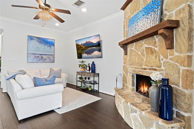 11 Kayak Ridge Drive, The Woodlands, TX 77389