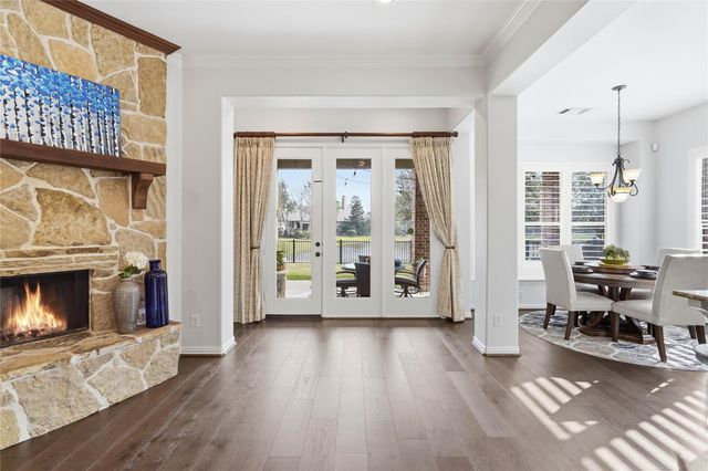 11 Kayak Ridge Drive, The Woodlands, TX 77389