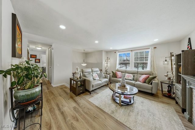 887 Ridgeview Drive, Medina, OH 44256