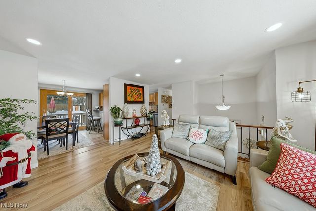 887 Ridgeview Drive, Medina, OH 44256