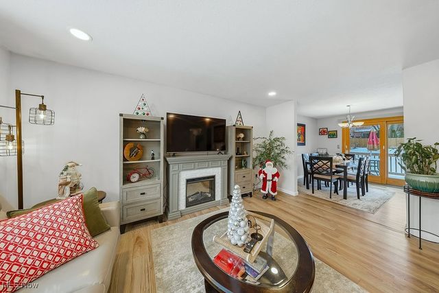 887 Ridgeview Drive, Medina, OH 44256