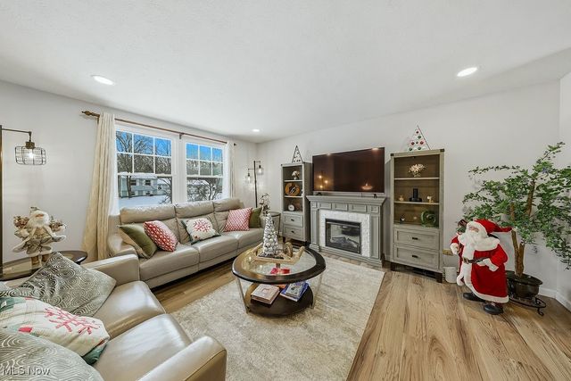 887 Ridgeview Drive, Medina, OH 44256