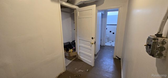 550 W Grixdale, Detroit, MI 48203