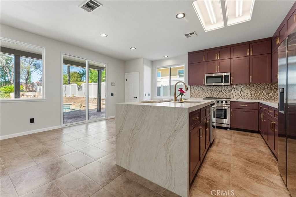 976 Hemingway Drive, Corona, CA 92878 — photo 3