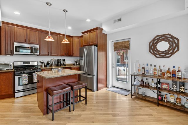 1342 W Greenleaf Avenue 1A, Chicago, IL 60626