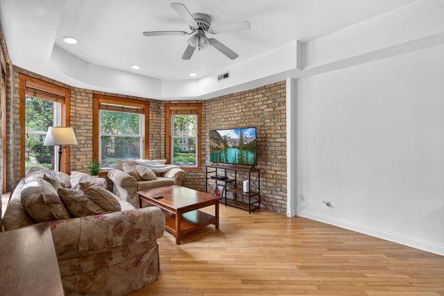 1342 W Greenleaf Avenue 1A, Chicago, IL 60626