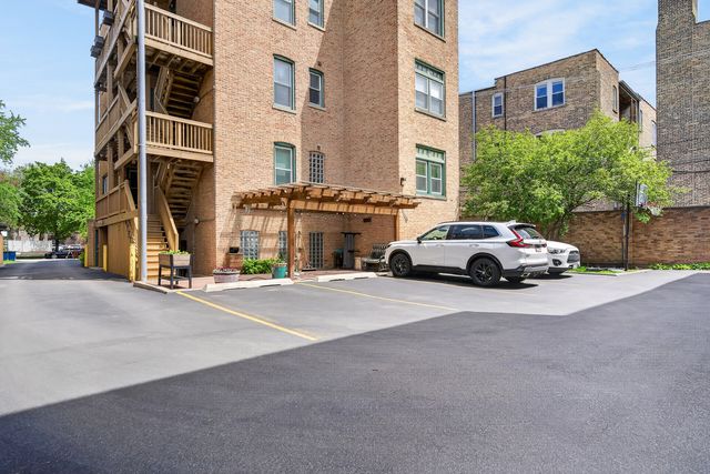 1342 W Greenleaf Avenue 1A, Chicago, IL 60626