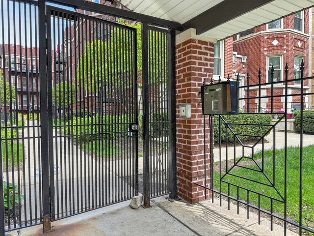 1342 W Greenleaf Avenue 1A, Chicago, IL 60626