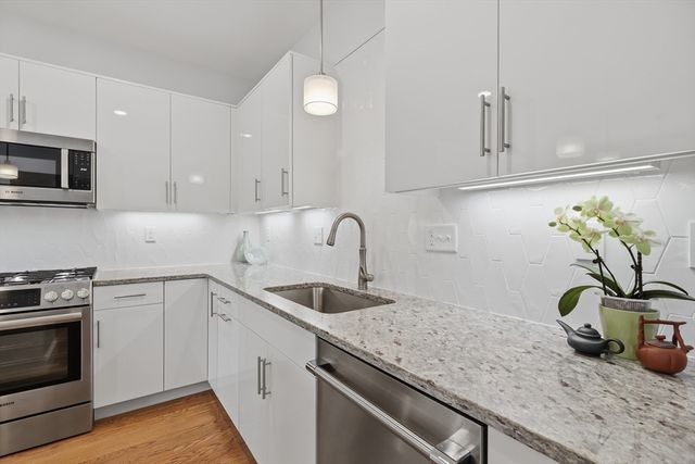 13 Paddock Ln 13, Woburn, MA 01801