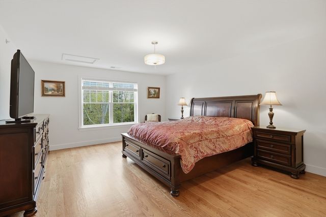 13 Paddock Ln 13, Woburn, MA 01801