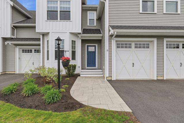 13 Paddock Ln 13, Woburn, MA 01801