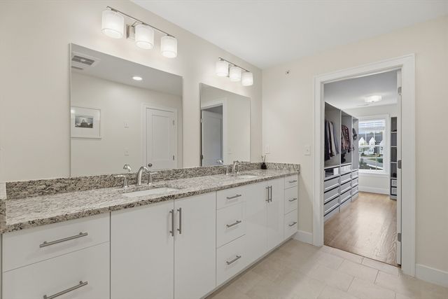 13 Paddock Ln 13, Woburn, MA 01801