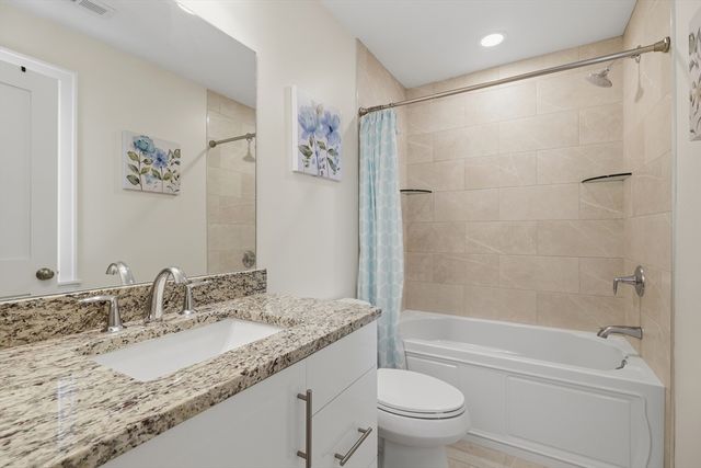 13 Paddock Ln 13, Woburn, MA 01801