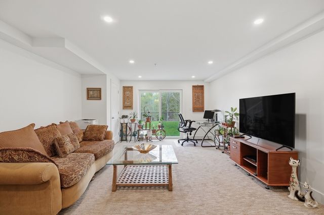 13 Paddock Ln 13, Woburn, MA 01801