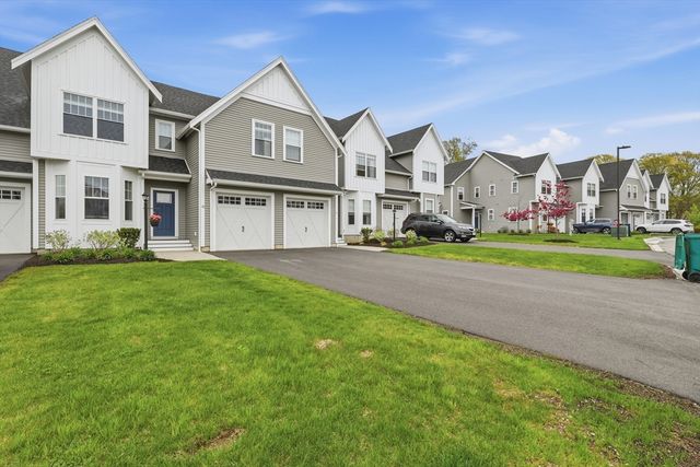 13 Paddock Ln 13, Woburn, MA 01801