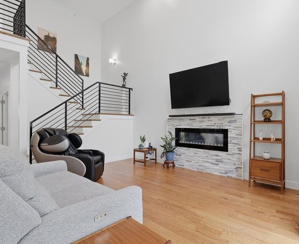 13 Paddock Ln 13, Woburn, MA 01801