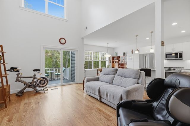 13 Paddock Ln 13, Woburn, MA 01801