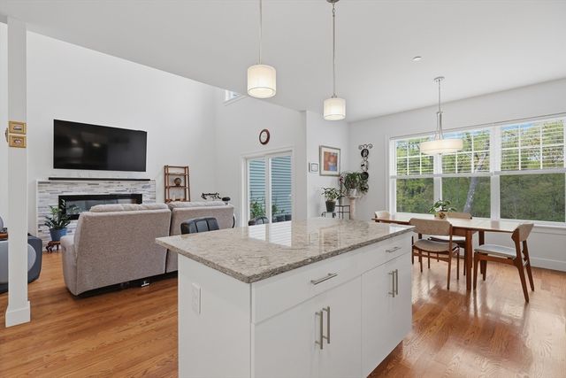 13 Paddock Ln 13, Woburn, MA 01801