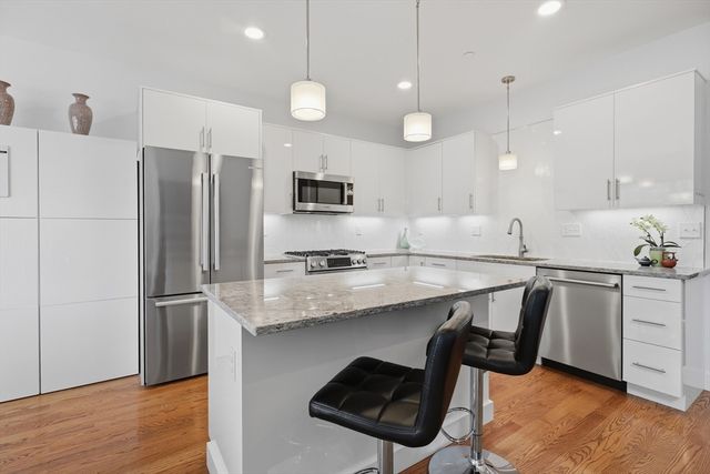 13 Paddock Ln 13, Woburn, MA 01801