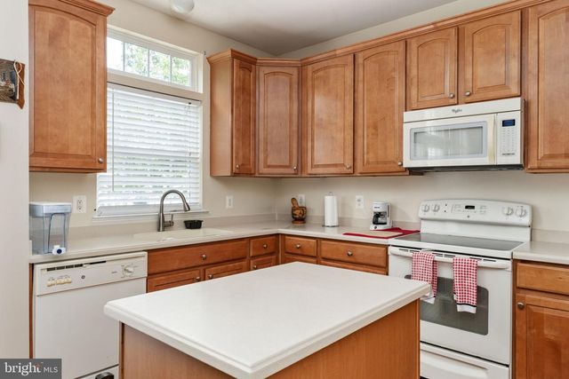8945 WYNNEFIELD CT, Lorton, VA 22079
