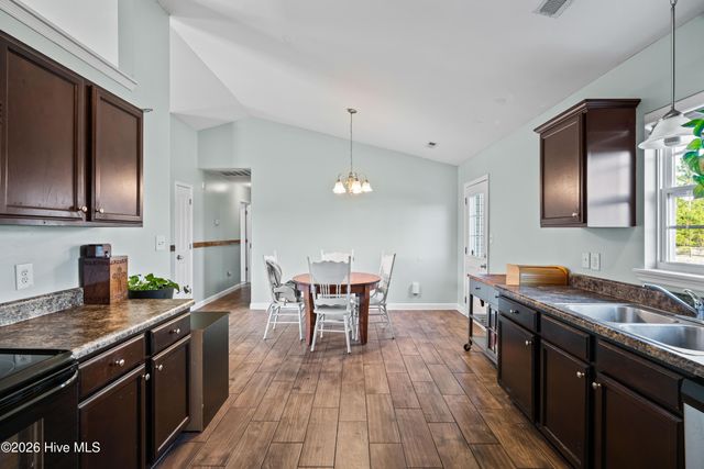 211 Lockwood Court, Hubert, NC 28539