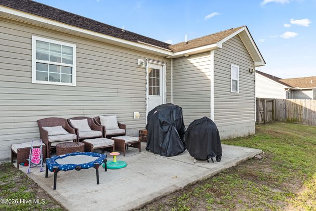 211 Lockwood Court, Hubert, NC 28539