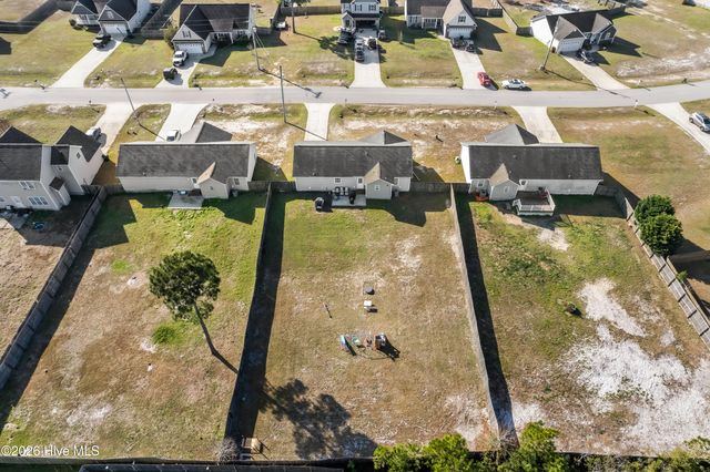 211 Lockwood Court, Hubert, NC 28539