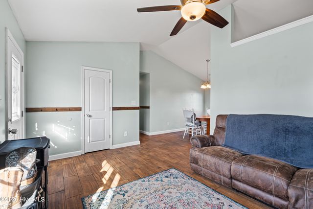 211 Lockwood Court, Hubert, NC 28539