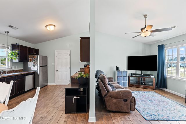 211 Lockwood Court, Hubert, NC 28539