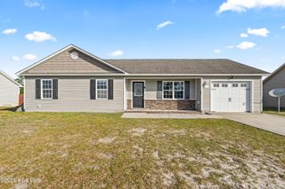 211 Lockwood Court, Hubert, NC 28539