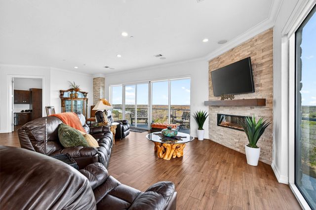 101 Diamond Pointe Loop 5N, Denison, TX 75020