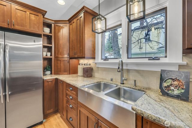 2635 46th Avenue SW, Seattle, WA 98116