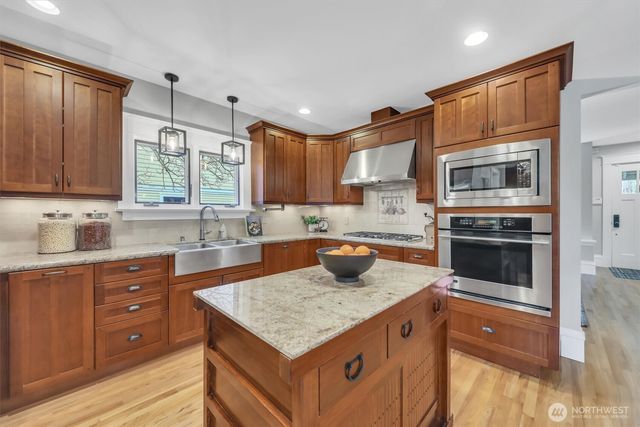 2635 46th Avenue SW, Seattle, WA 98116