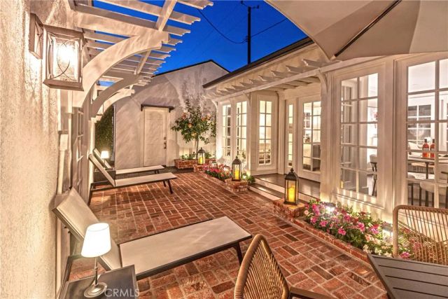 220 S Reese Place, Burbank, CA 91506