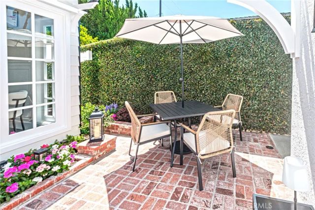 220 S Reese Place, Burbank, CA 91506