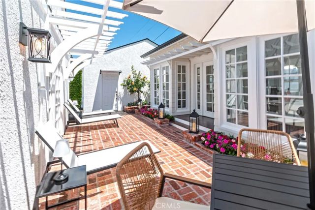 220 S Reese Place, Burbank, CA 91506