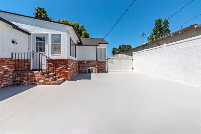 220 S Reese Place, Burbank, CA 91506