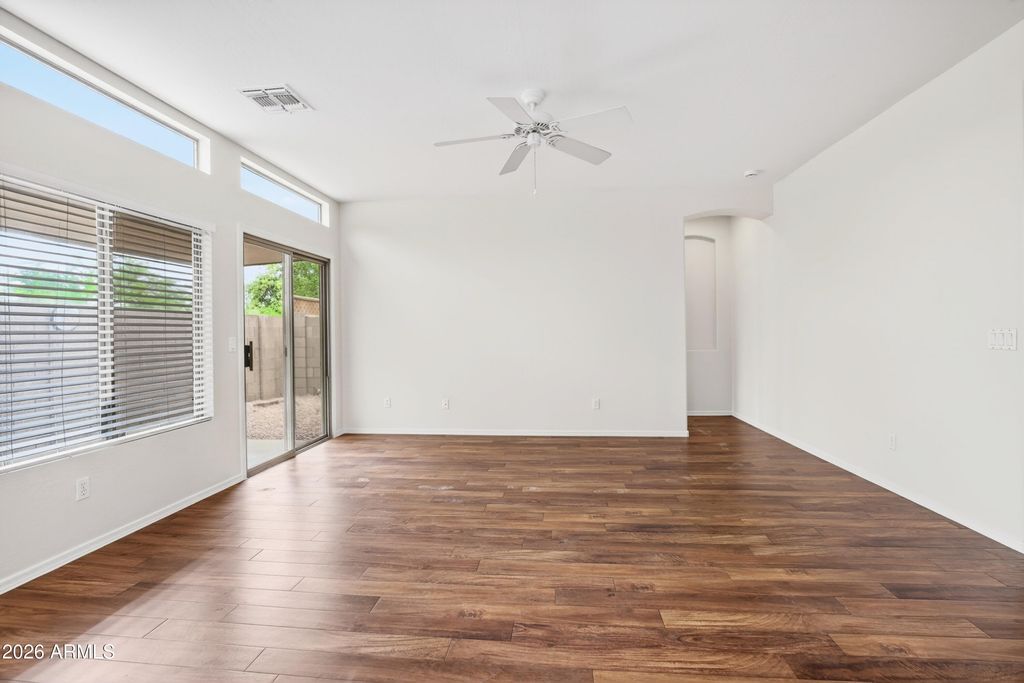 Image 13 of property listing at 440 S VAL VISTA Drive 54, Mesa, AZ 85204