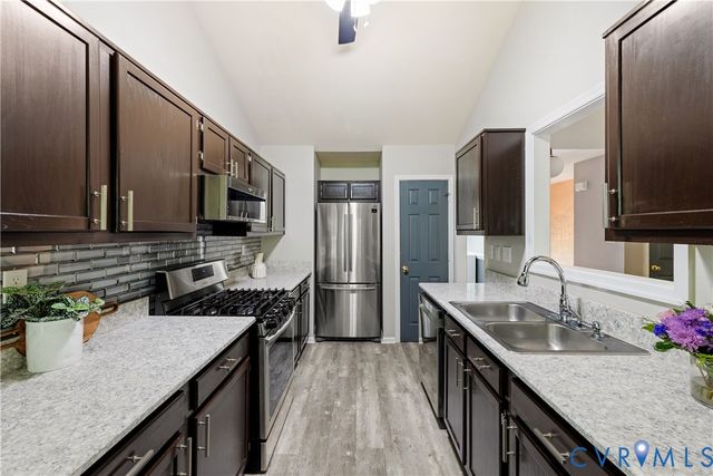 2766 Knobbly Ct, Chester, VA 23831