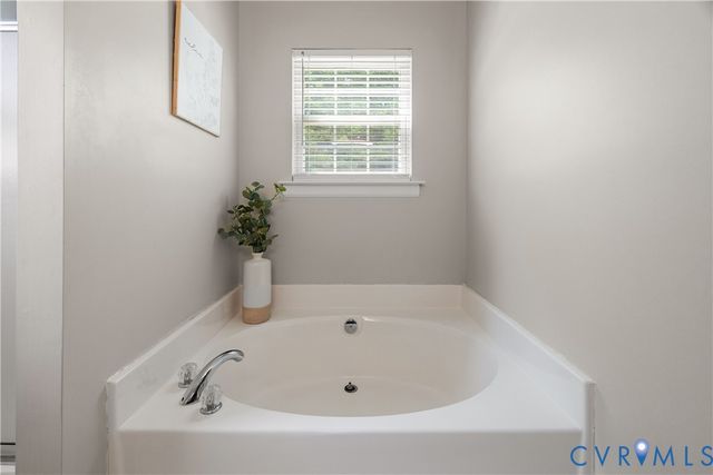 2766 Knobbly Ct, Chester, VA 23831