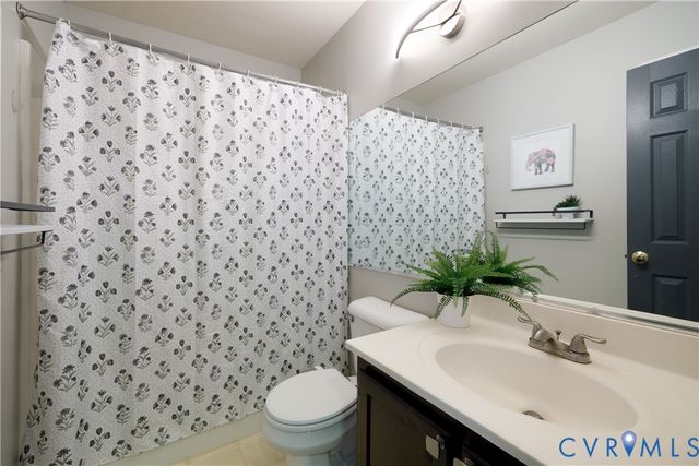 2766 Knobbly Ct, Chester, VA 23831