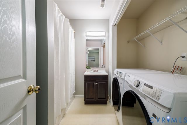 2766 Knobbly Ct, Chester, VA 23831