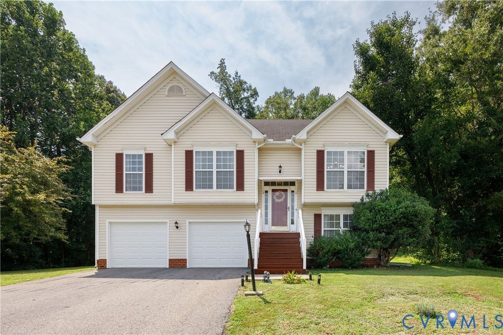 2766 Knobbly Ct, Chester, VA 23831