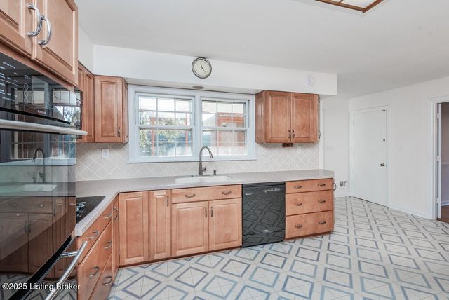 8308 Dinah Way, Louisville, KY 40242