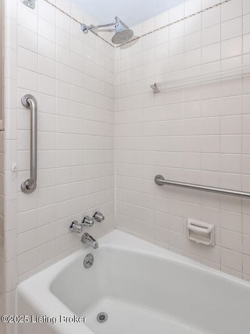 8308 Dinah Way, Louisville, KY 40242