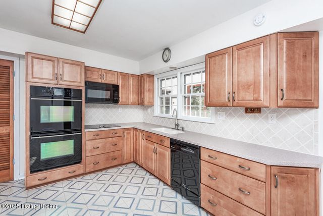 8308 Dinah Way, Louisville, KY 40242